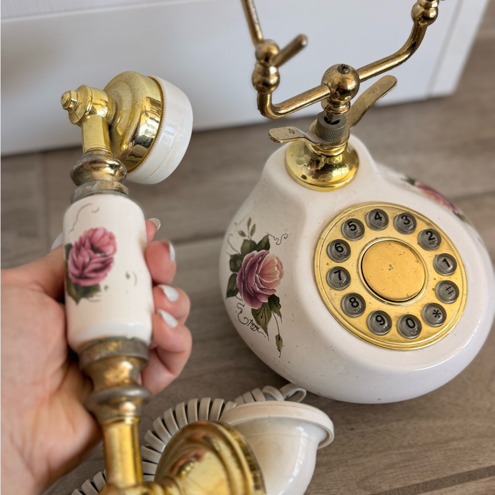 Elegant Floral Rotary Phone with Gold Details - Picture 4 of 6